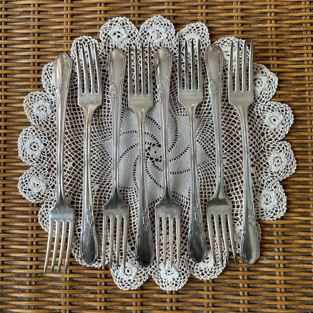 Vintage Rogers Oneida “Meadowbrook” Silver Plate, 1936 Eight Grille Viande Forks